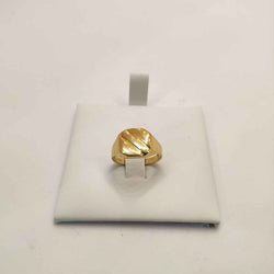 anello uomo in oro giallo 18 ct 750/00 con centrale lavorato anche per dito mignolo  misura 13 gr 4.20