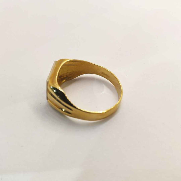 anello uomo in oro giallo 18 ct 750/00 con centrale lavorato in oro bianco misura 24 gr 5.60
